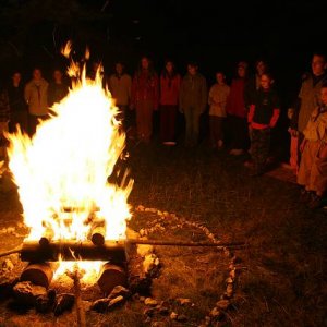 18.7.2006  22:14 / Vatra horí, dáva žiaru