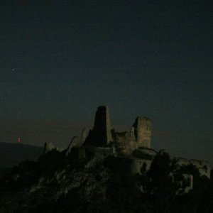 8.9.2006  22:30 / Čachtický hrad v noci
