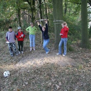 21.10.2006  14:51 / Cieľom bolo odkopnúť loptu visiac pritom na lane