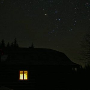 6.3.2007  19:58 / Rôzne pohľady na chalupu v noci