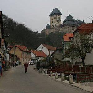 2.11.2007  10:26, autor: Teoretik / Hrad sa týči nad dedinou