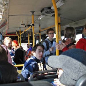 15.3.2008  12:43, autor: Teoretik / V autobuse sa zrazu stretlo viacero skupín
