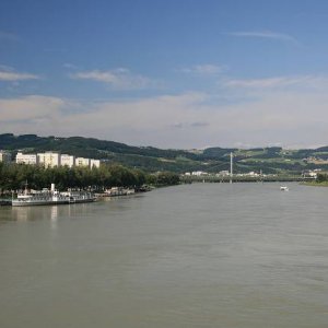 21.8.2008  15:58, autor: Teoretik / Pohľad z mosta v Linzi