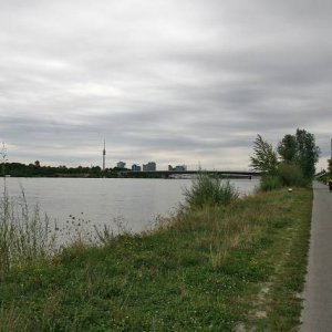 23.8.2008  16:42, autor: Teoretik / Vo Viedni nás chytil dážď