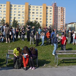 4.4.2009  9:46, autor: Amigo / Ľudí očakávajúcich Panelák bolo čoraz viac a viac...
