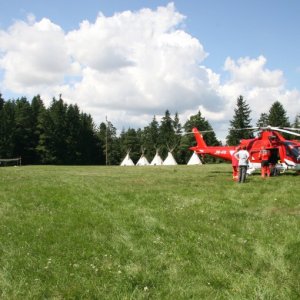 10.8.2010 12:37, autor: Cebig / Na táborisku nám pristál vrtulník