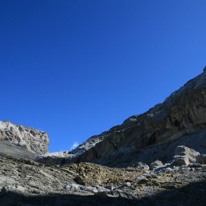 8.8.2011 10:49, autor: Teoretik / Stále hore, slnko pálilo ale vzduch už bol chladný