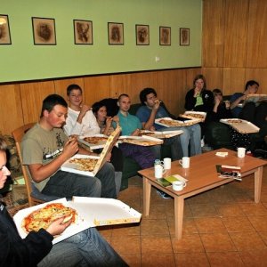 15.10.2011 20:03, autor: Teoretik / Odmenou za náročné rokovania bola spoločná pizza