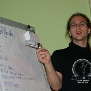 15.10.2011 22:30, autor: Teoretik / Ponny prezentuje tému etapovej hry