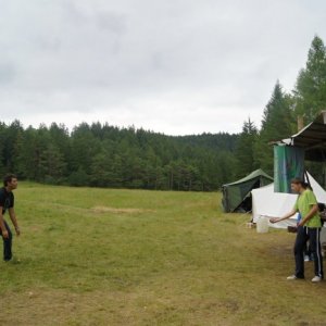 14.7.2012 12:08, autor: Vaniš / Zajo hádže Cebigovi cukrík    