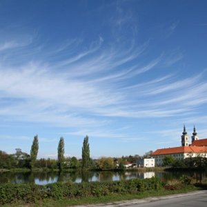 13.10.2012 11:51, autor: Teoretik / Cirrus nad Šaštínskym rybníkom