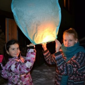 16.12.2012 0:35, autor: Janka / Tradičné popolnočné púšťanie balónov