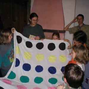 Darček včielok - hra Twister