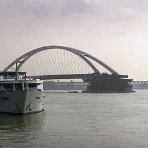 Otáčanie mosta (19. 9.2004)