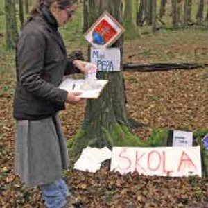 Škola ako každá iná - nekúrili, elektrina odpojená, ešte aj cez strechu zatekalo