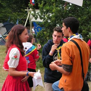 3.8.2005  15:49 / V ľudovom kroji je podpisovania atraktívne