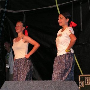 5.8.2005  20:50 / Naše skautky nás reprezentovali na pódiu